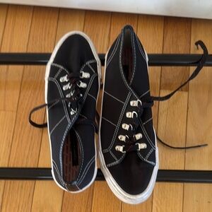 Black women’s Casual Sneakers